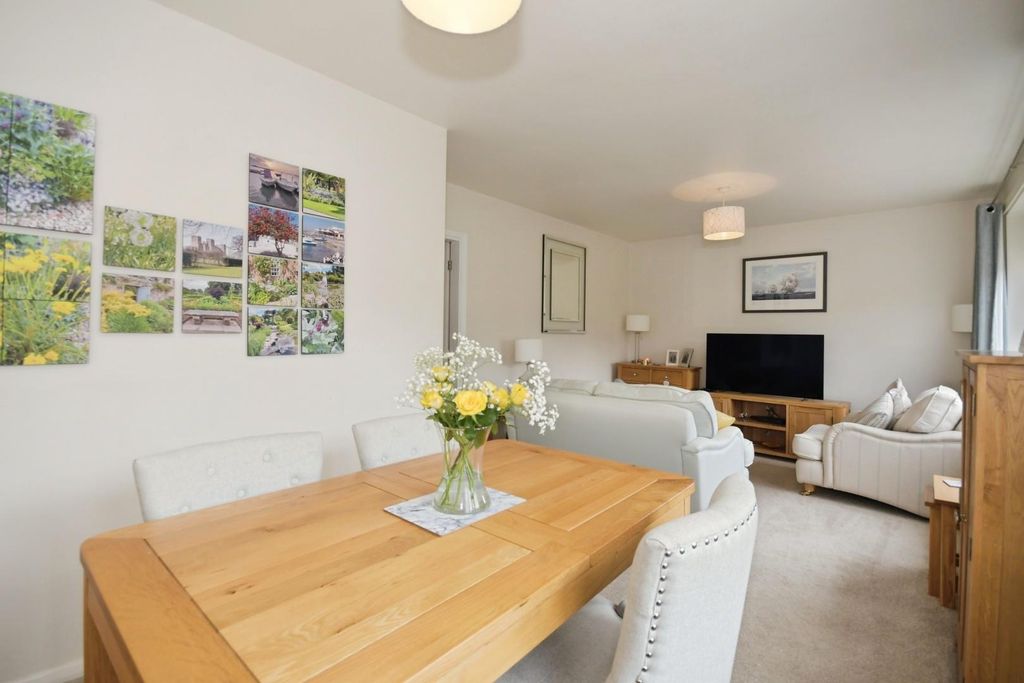 Property photo 3 of 19 Diner Lounge.Jpg