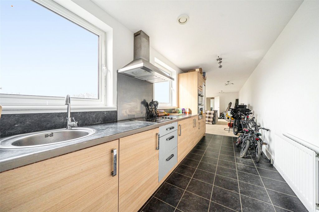 Property photo 3 of 18 Kitchen