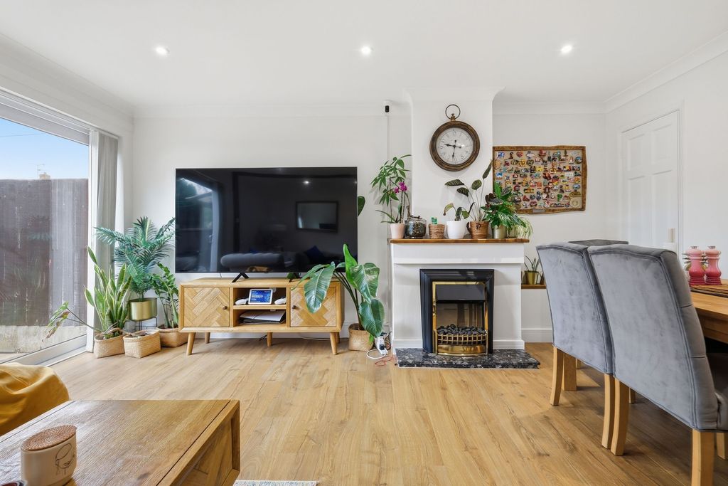 Property photo 2 of 15 Living Room