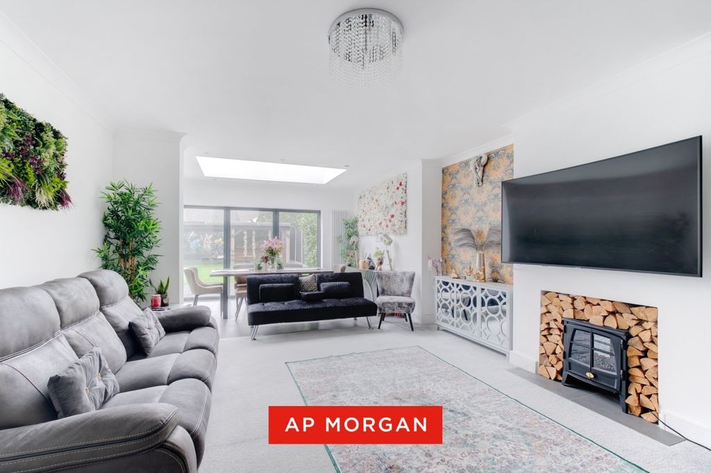 Property photo 3 of 28 Picture No. 06