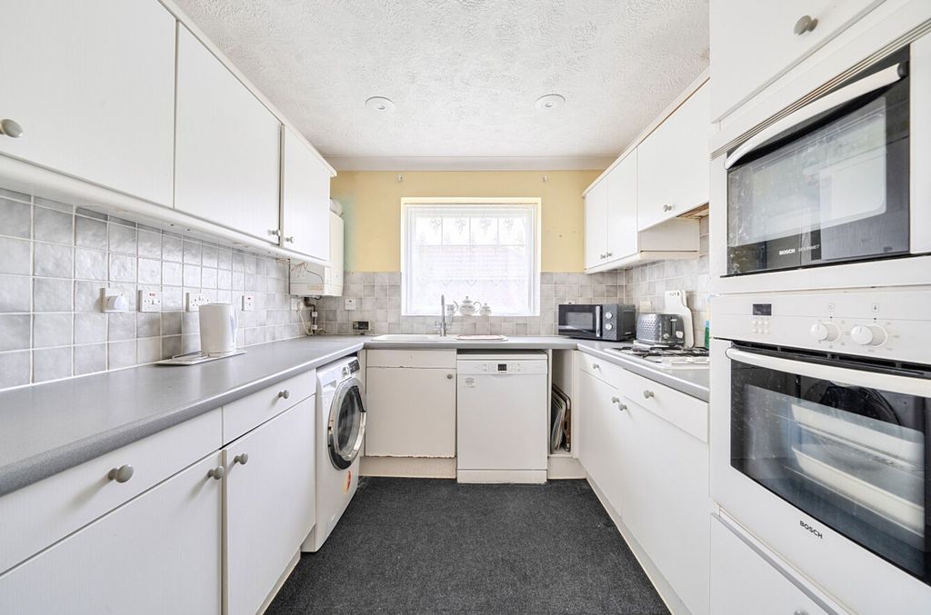 Property photo 2 of 27