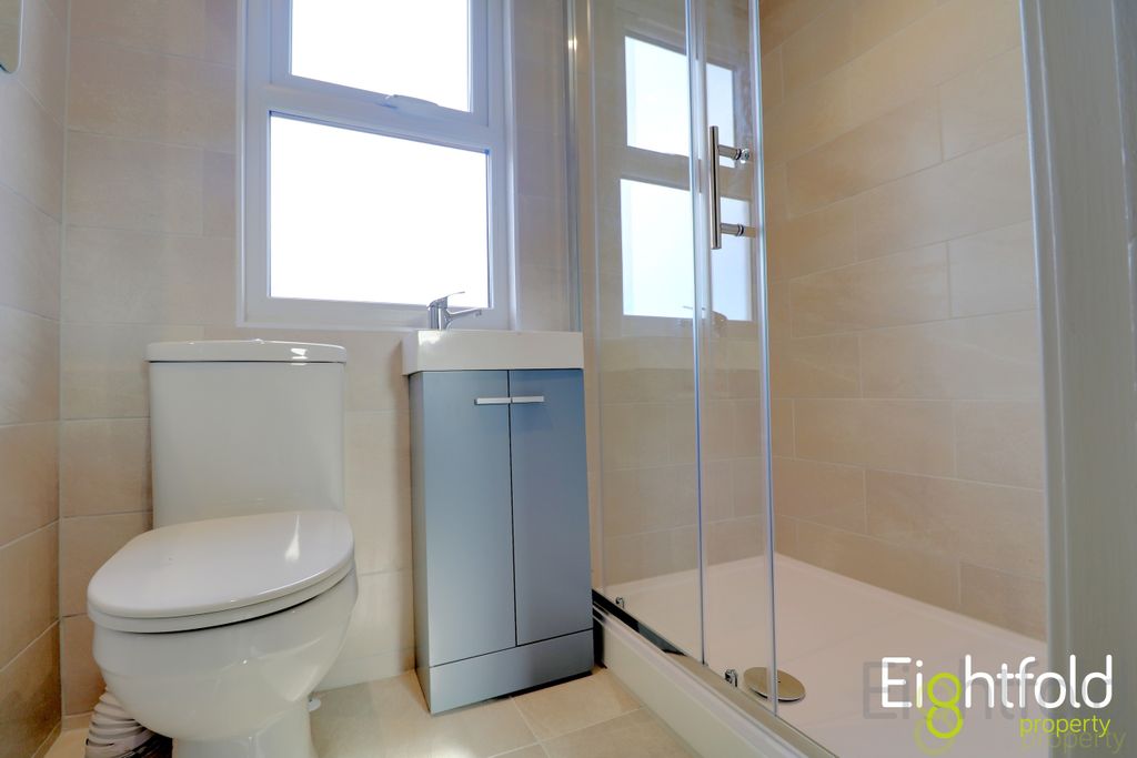 Property photo 3 of 17 Ensuite