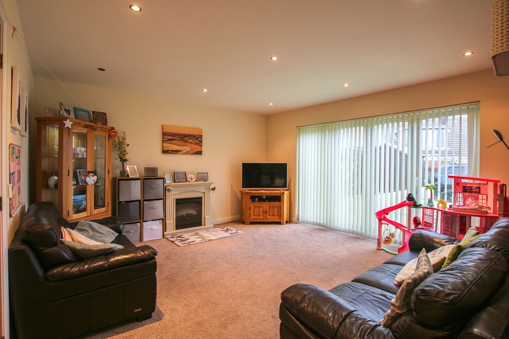 Property photo 3 of 17 Photo 2