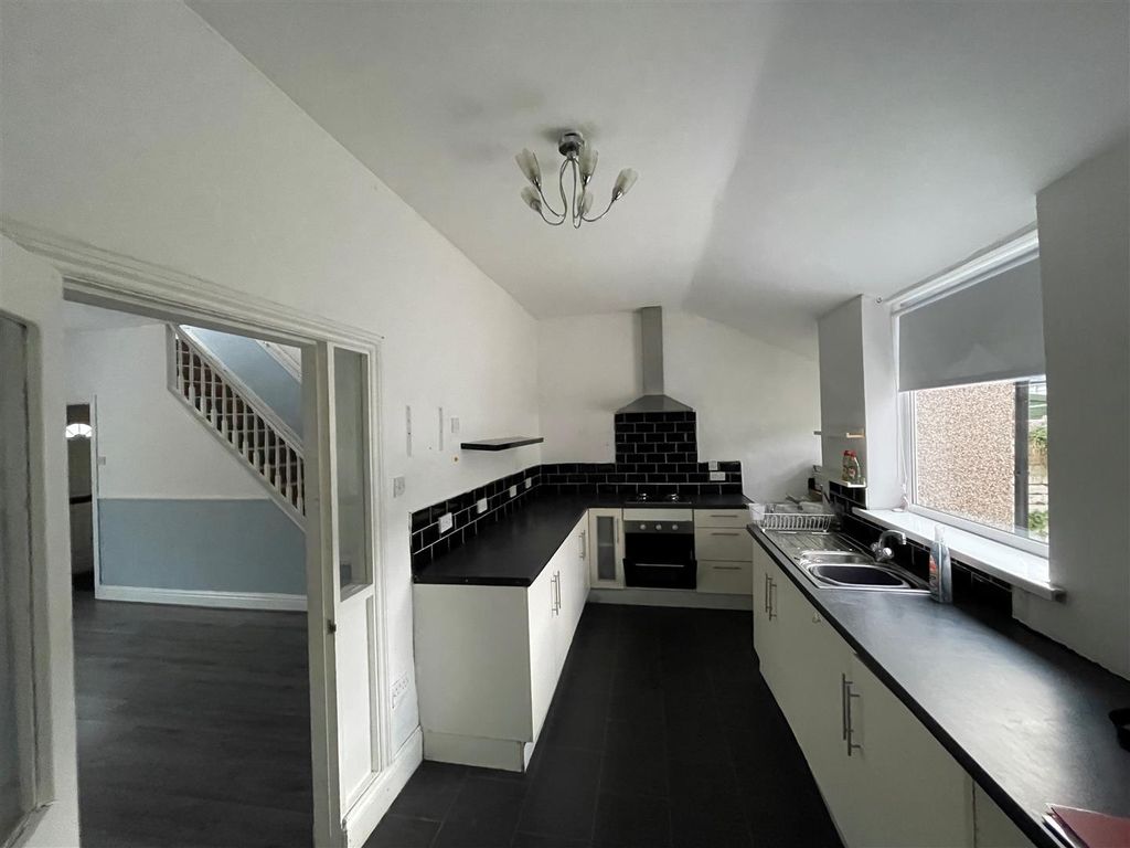 Property photo 3 of 9 Kitchen 1.Jpg