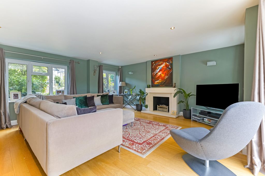 Property photo 2 of 13