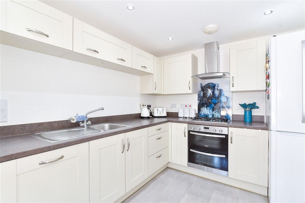 Property photo 3 of 10 Kitchen