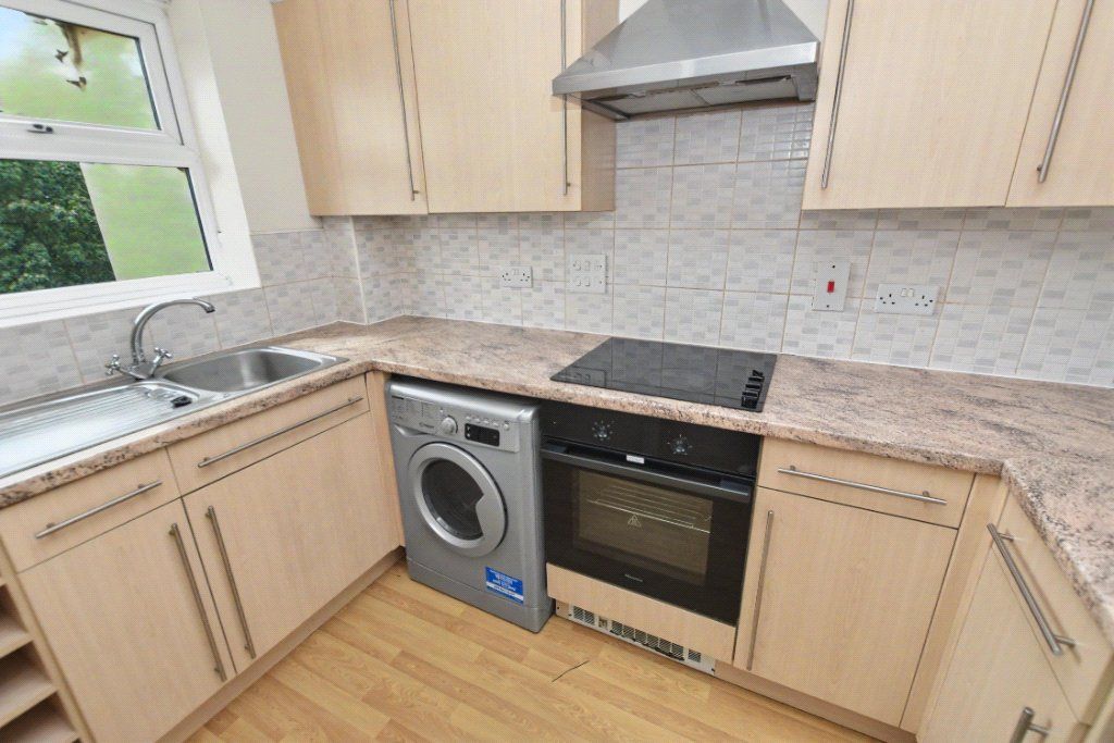 Property photo 3 of 11 Kitchen