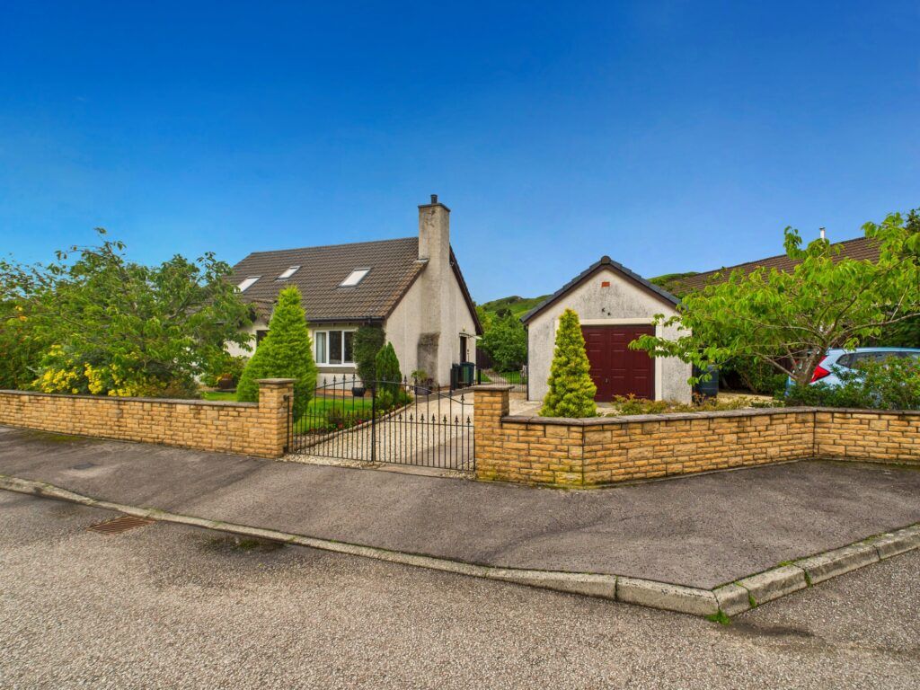 Property photo 1 of 32