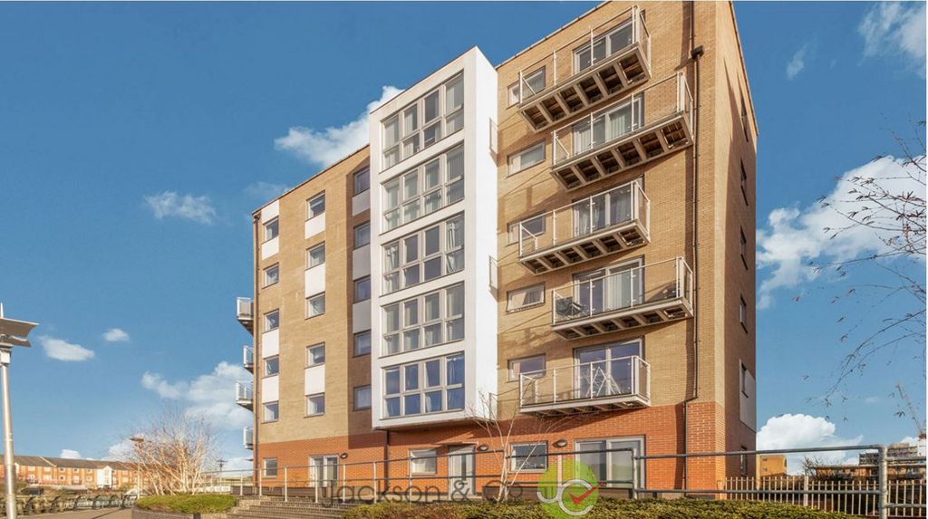 Property photo 1 of 8