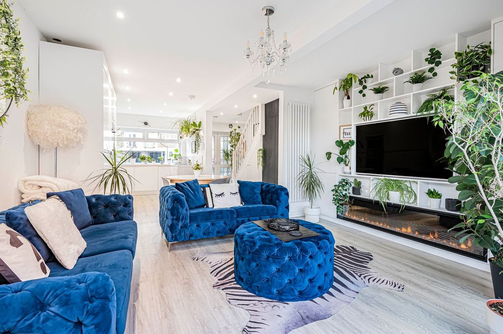 Property photo 2 of 36