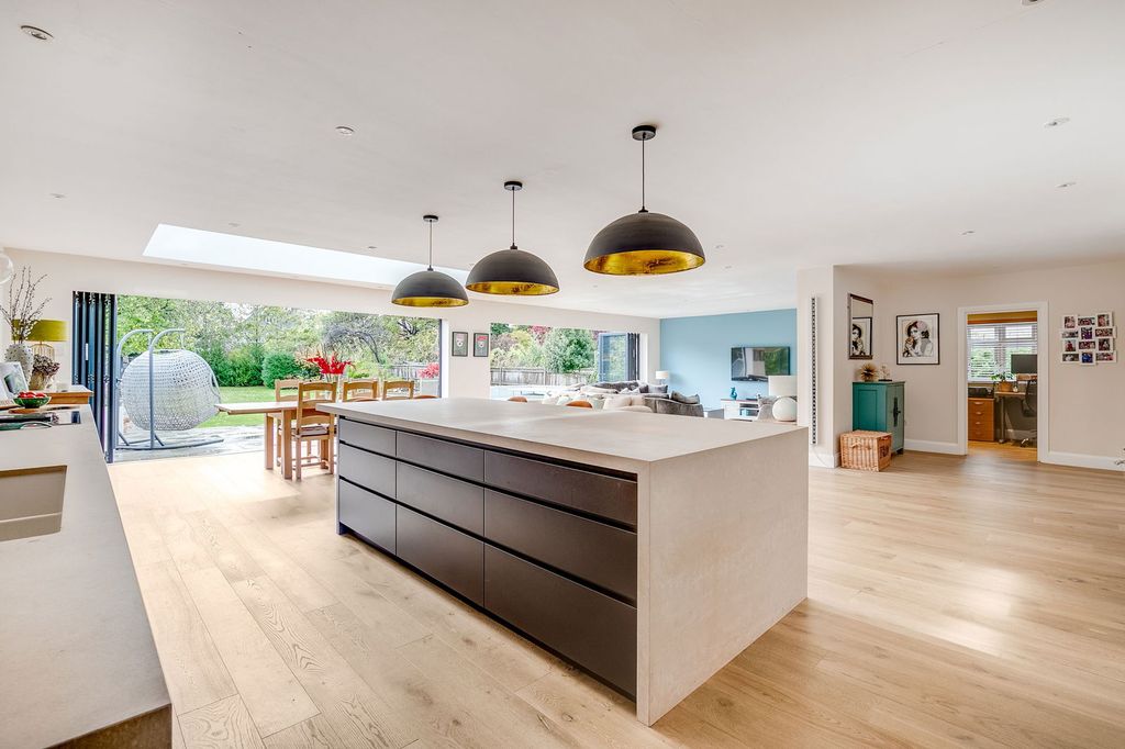 Property photo 2 of 24