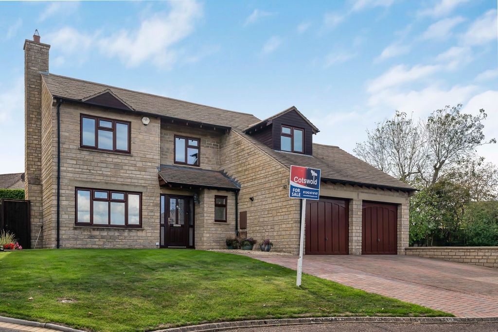 Property photo 1 of 50