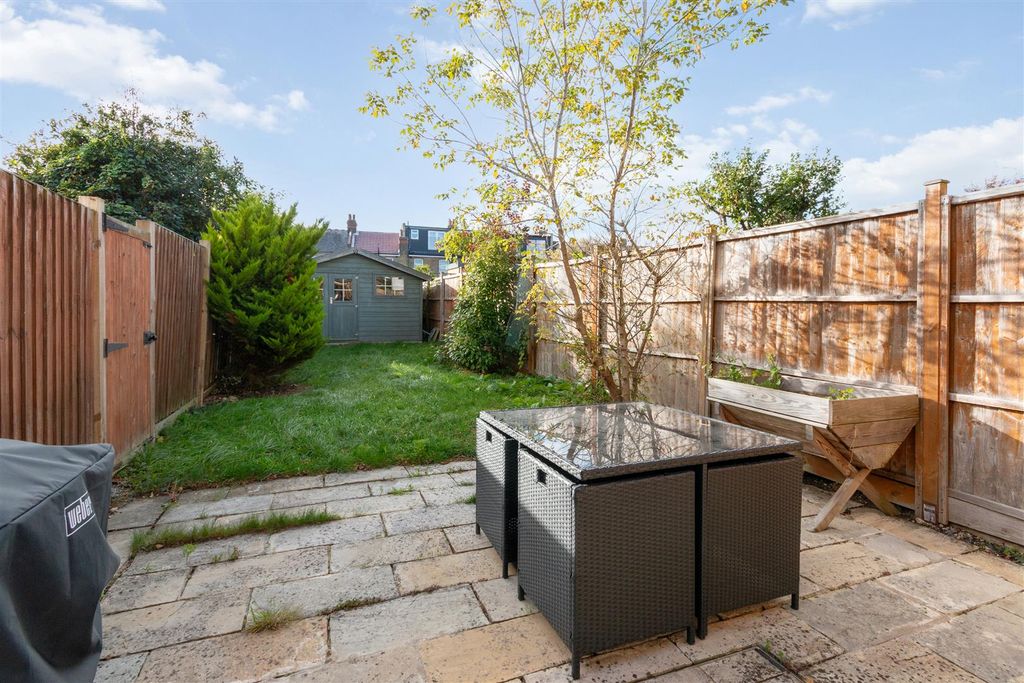 Property photo 3 of 12 Garden