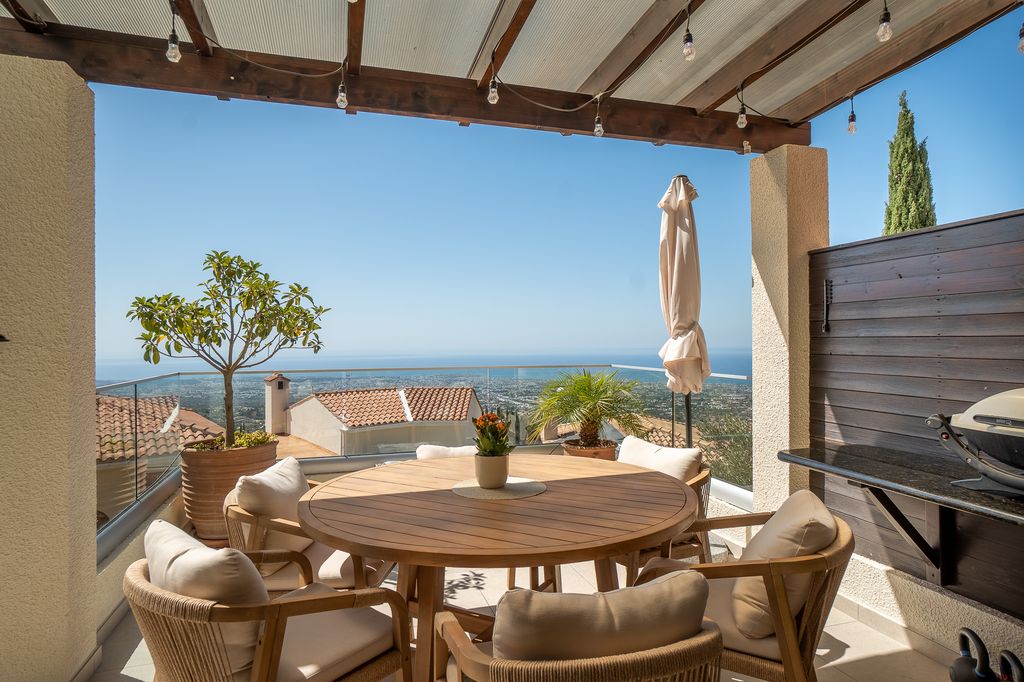 Property photo 3 of 57