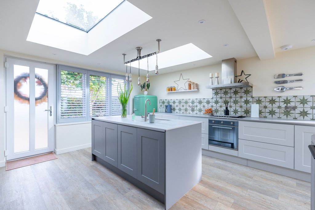 Property photo 2 of 25