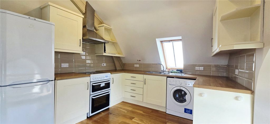 Property photo 3 of 21 Picture No. 27