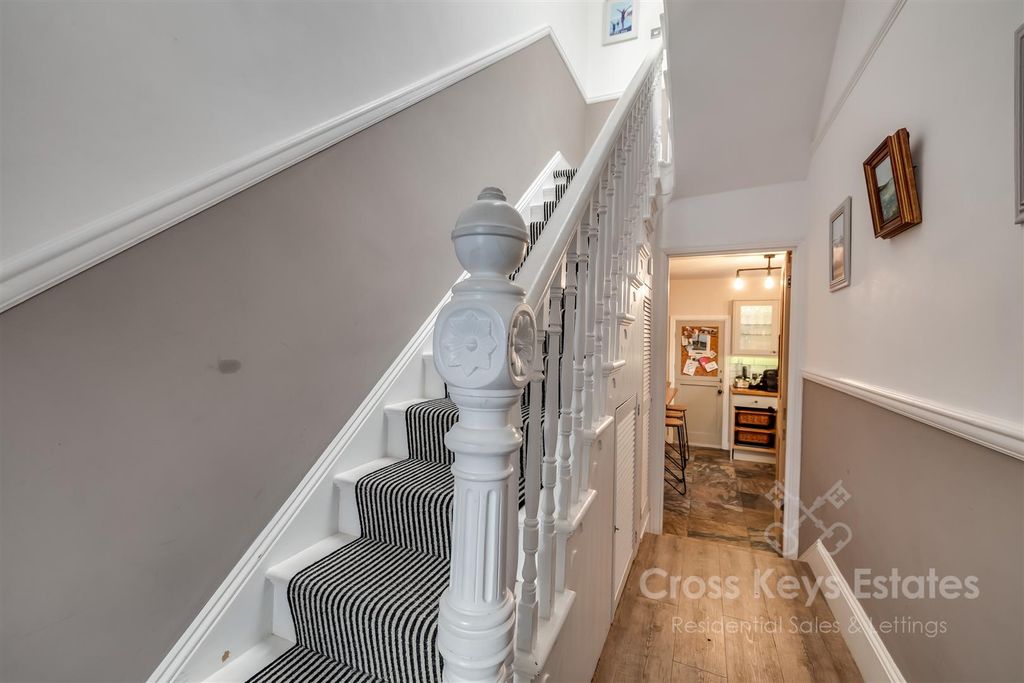 Property photo 2 of 26 Entrance Hall