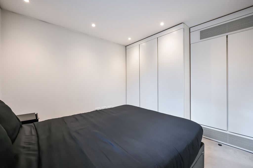 Property photo 3 of 12 Kings Road, 203, ...