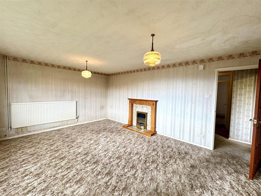 Property photo 3 of 14 Sitting Room