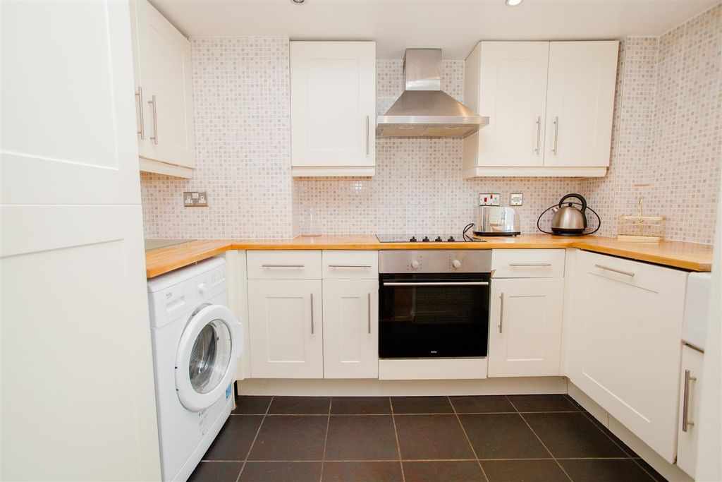 Property photo 3 of 13 Kitchen