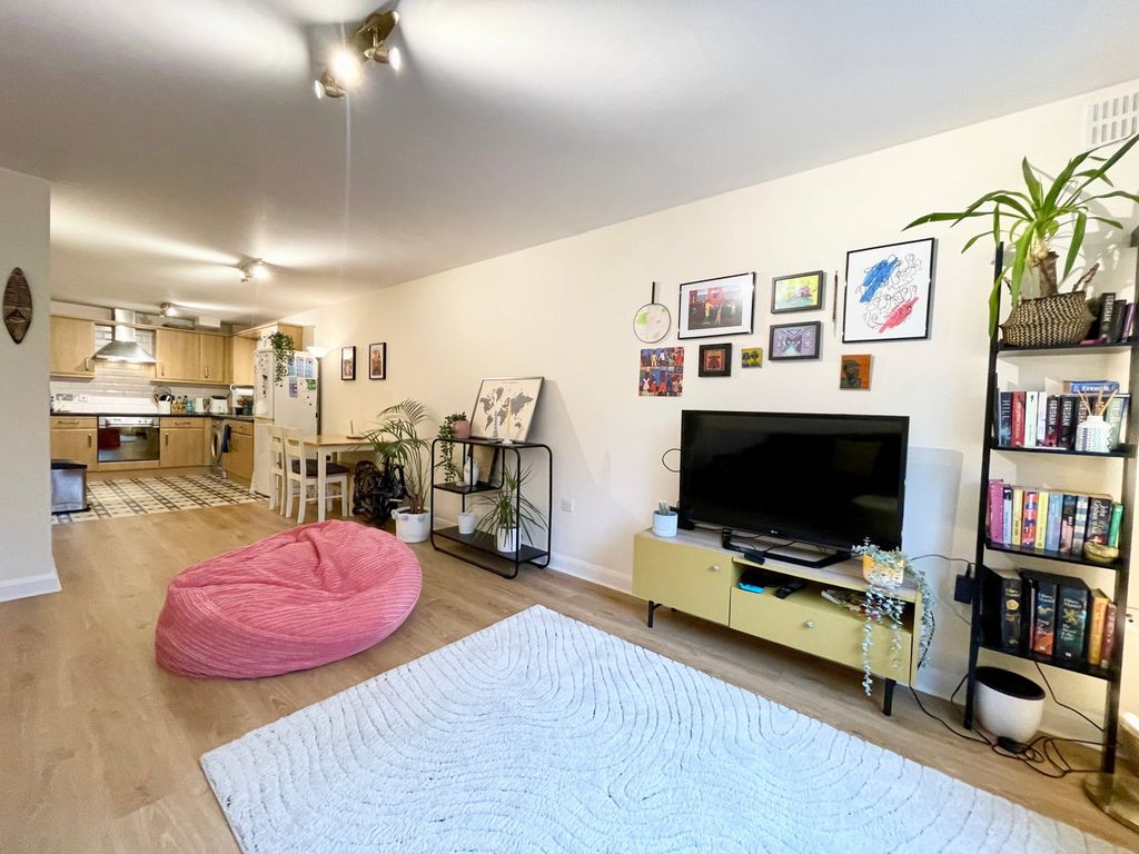 Property photo 3 of 11