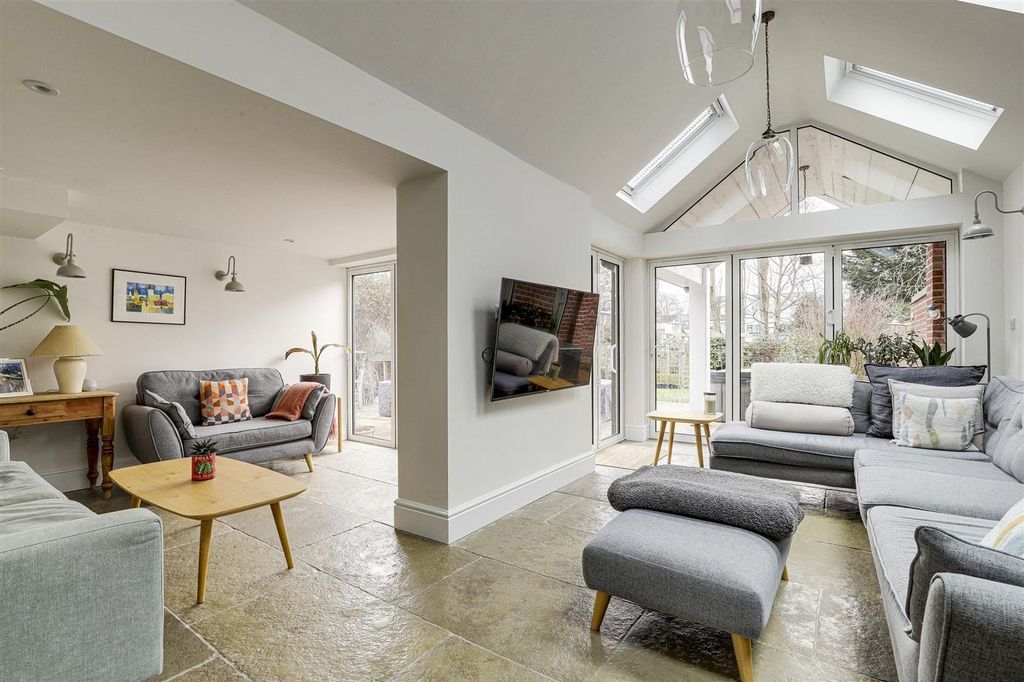 Property photo 3 of 40