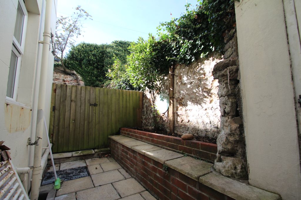 Property photo 2 of 7