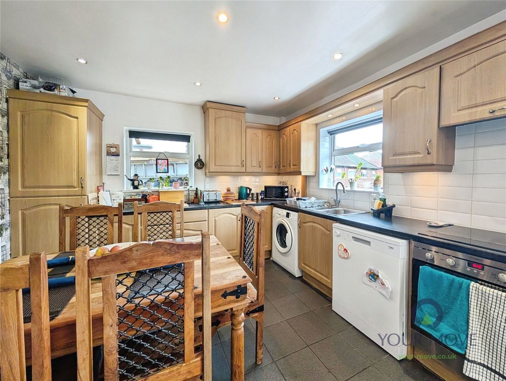 Property photo 3 of 12 Kitchen / Diner