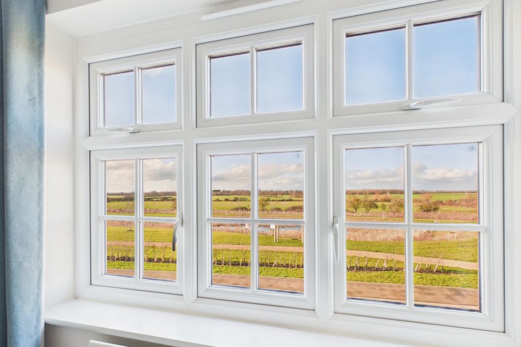 Property photo 2 of 26 Cam02519G0-Pr0381-Still012