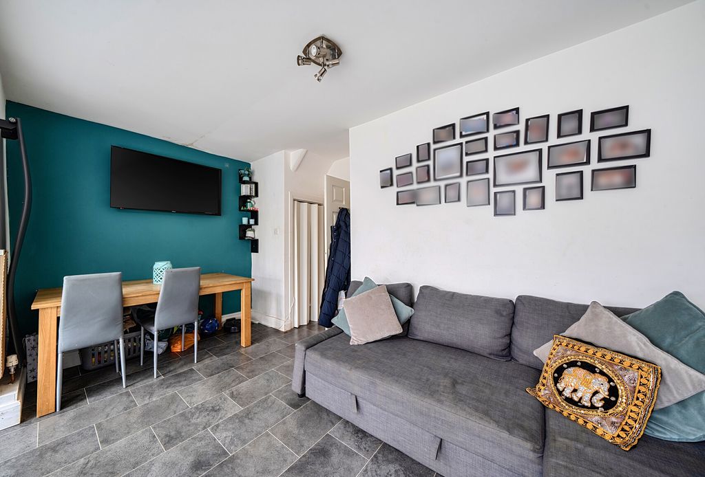 Property photo 3 of 23 1435240-14-69cd08...