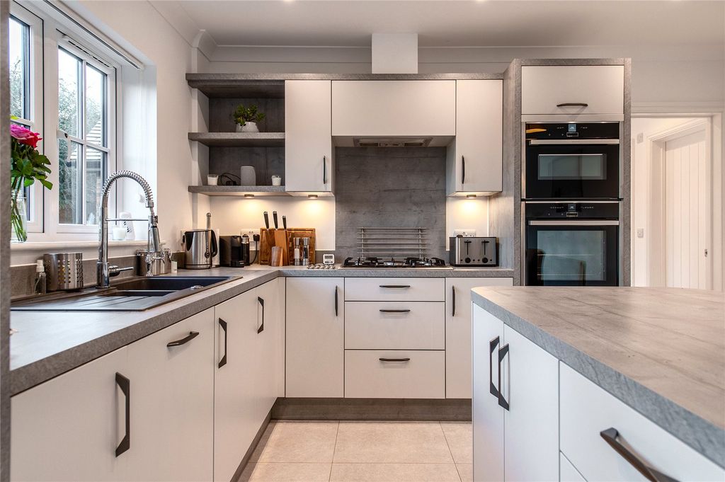 Property photo 3 of 36 Picture No. 24