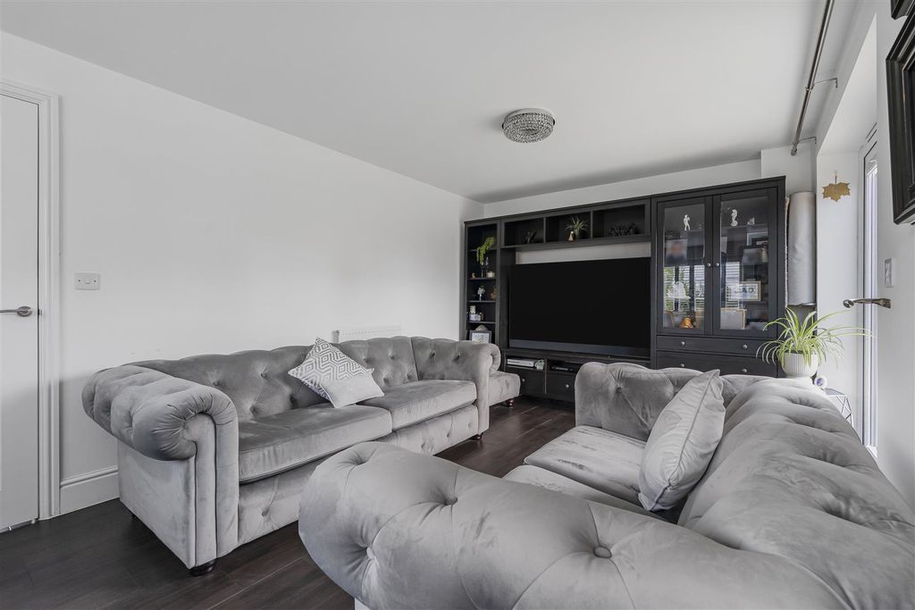 Property photo 3 of 24 4_63690.Jpg