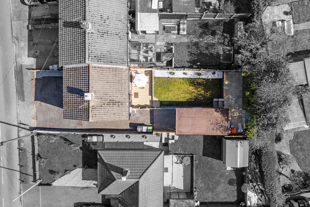 Property photo 2 of 30