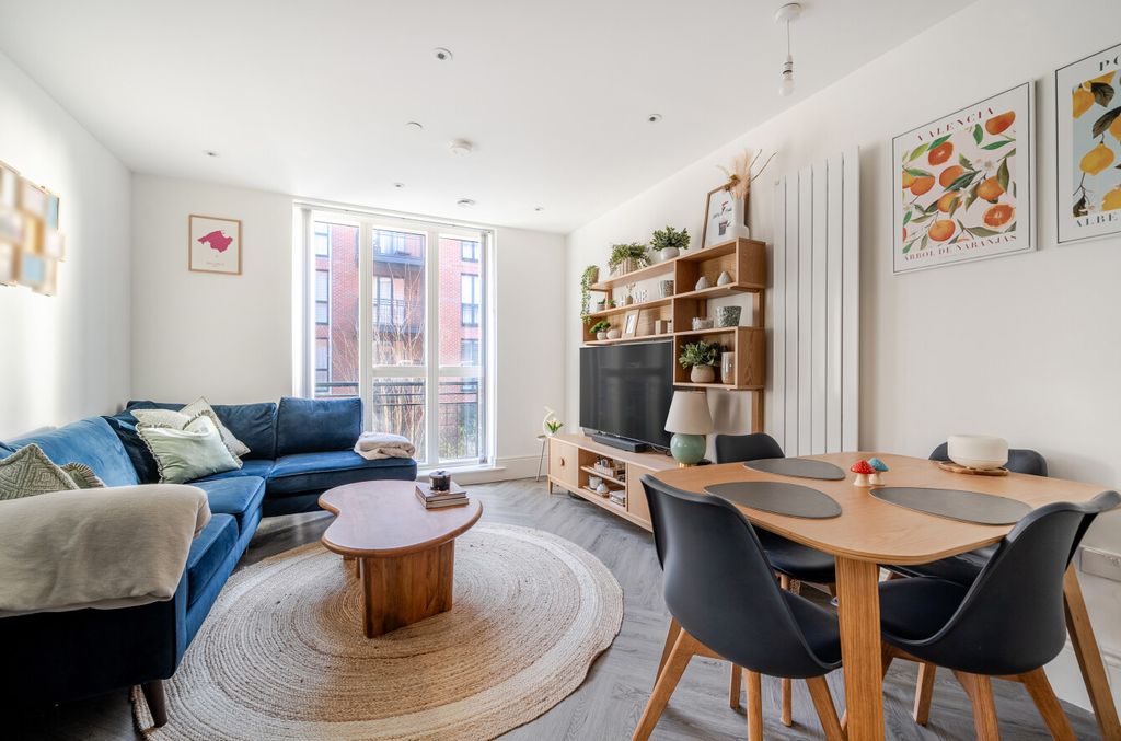 Property photo 2 of 9 1401392-5-697c7Af...