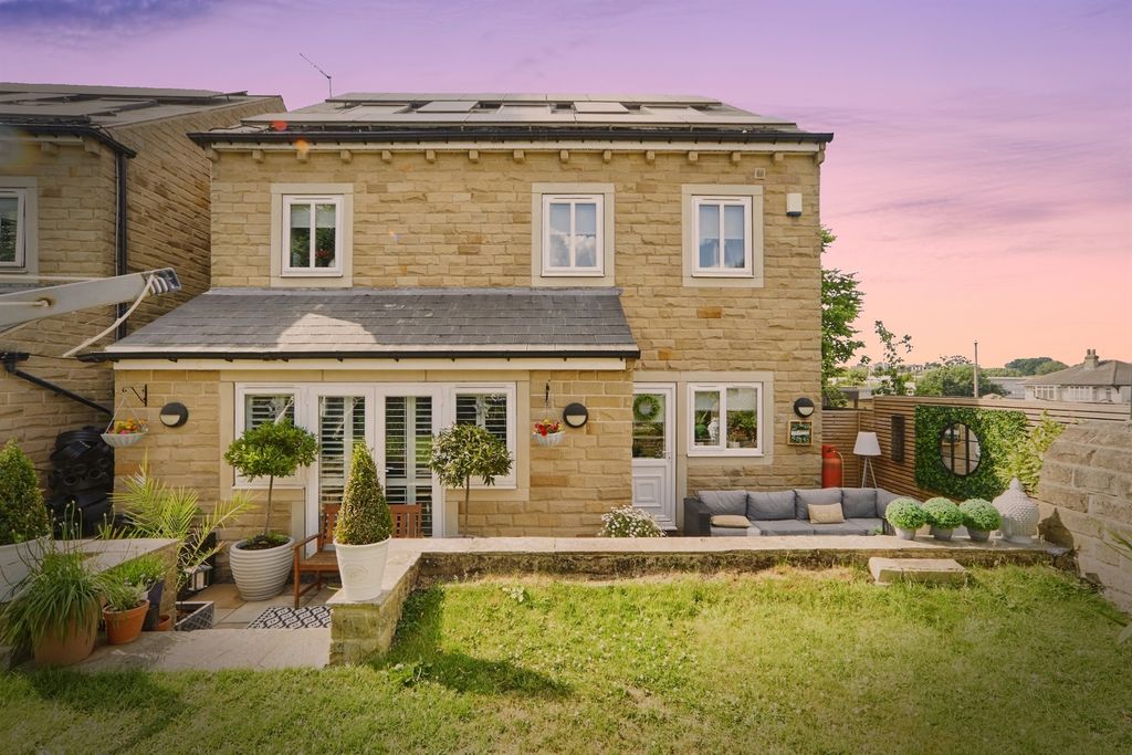 Property photo 1 of 17 External