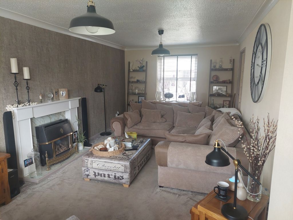 Property photo 3 of 11 Img_3405