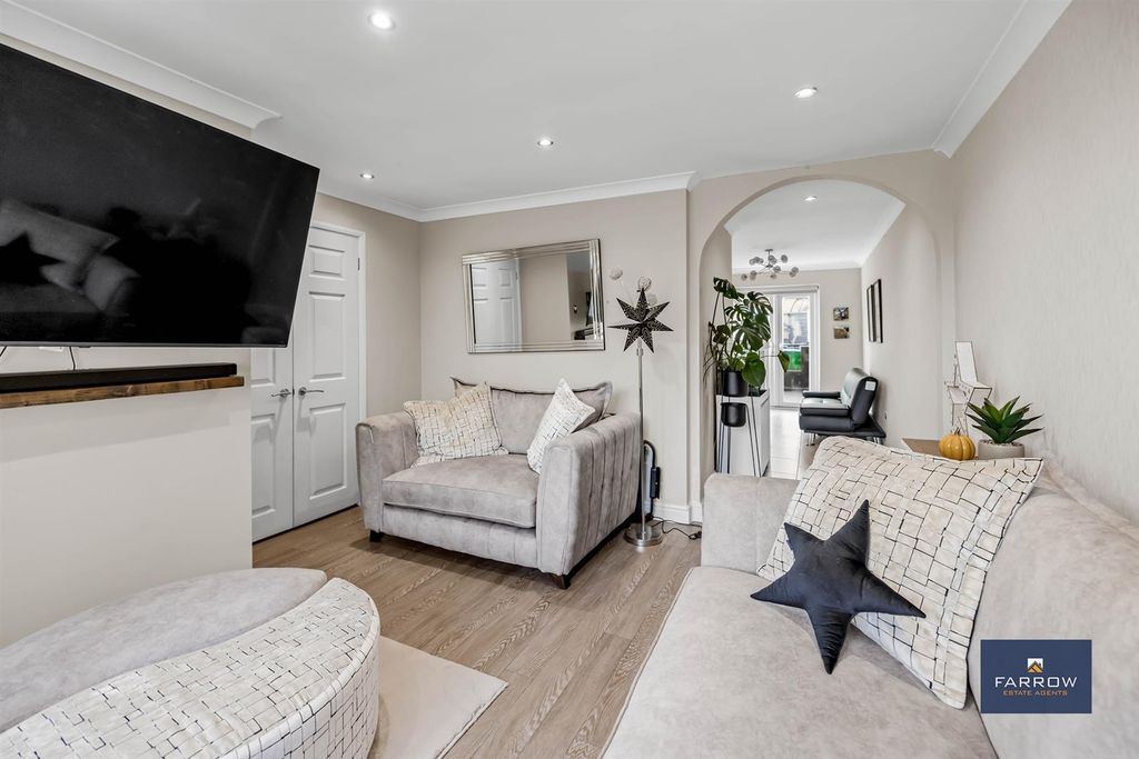 Property photo 3 of 40 Living Room