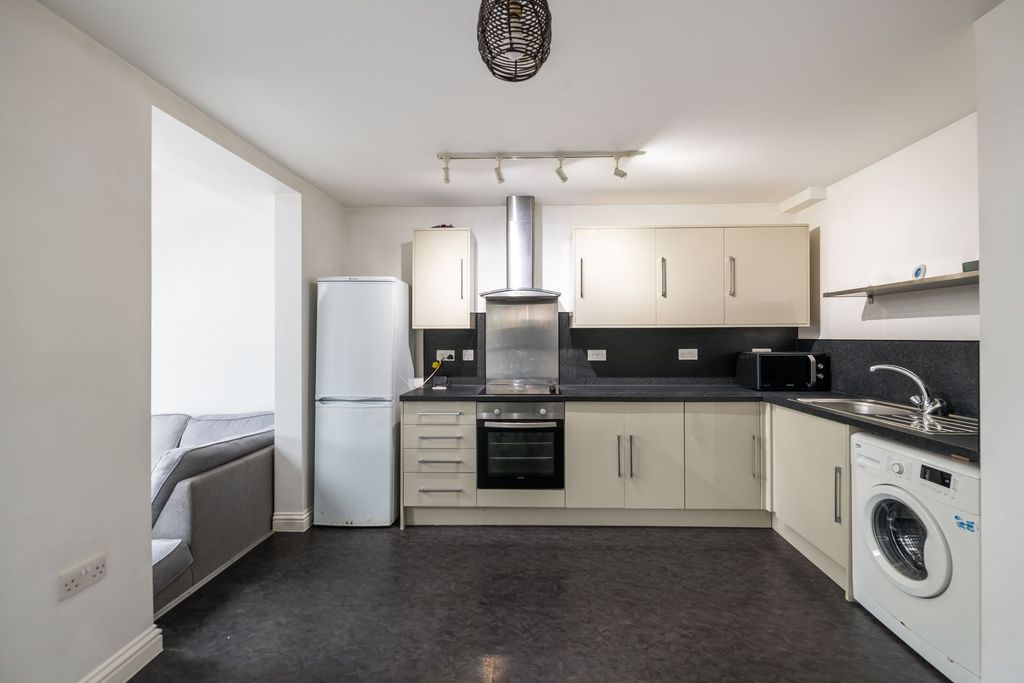 Property photo 3 of 8