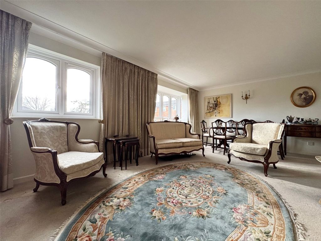 Property photo 2 of 11 Living/Dining Room