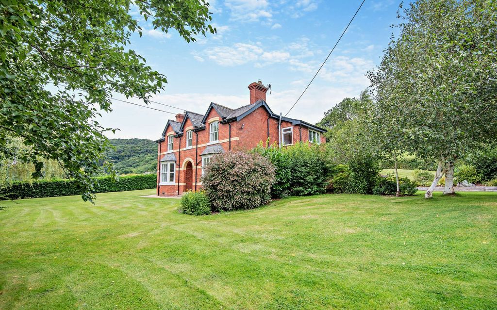 Property photo 3 of 49 Gardens