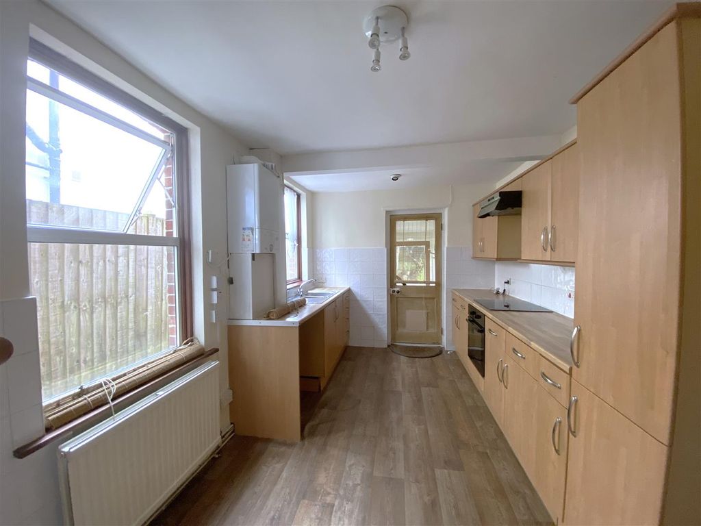 Property photo 3 of 9 Kitchen Breakfast Room.Jpg