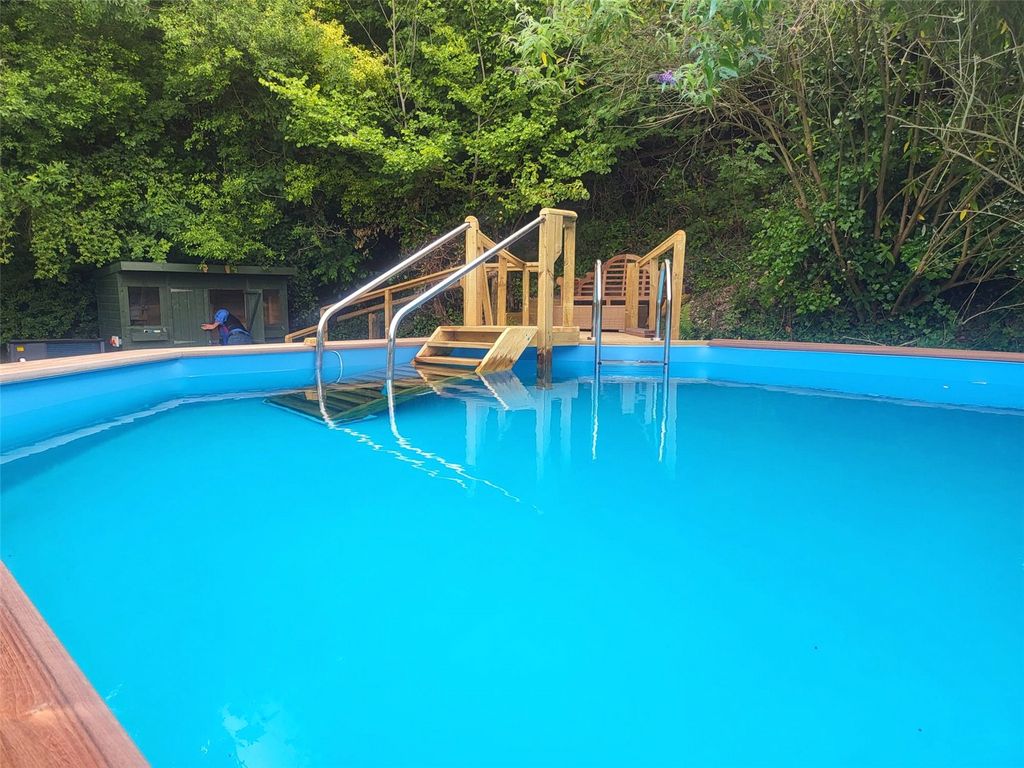 Property photo 3 of 39 Garden Pool