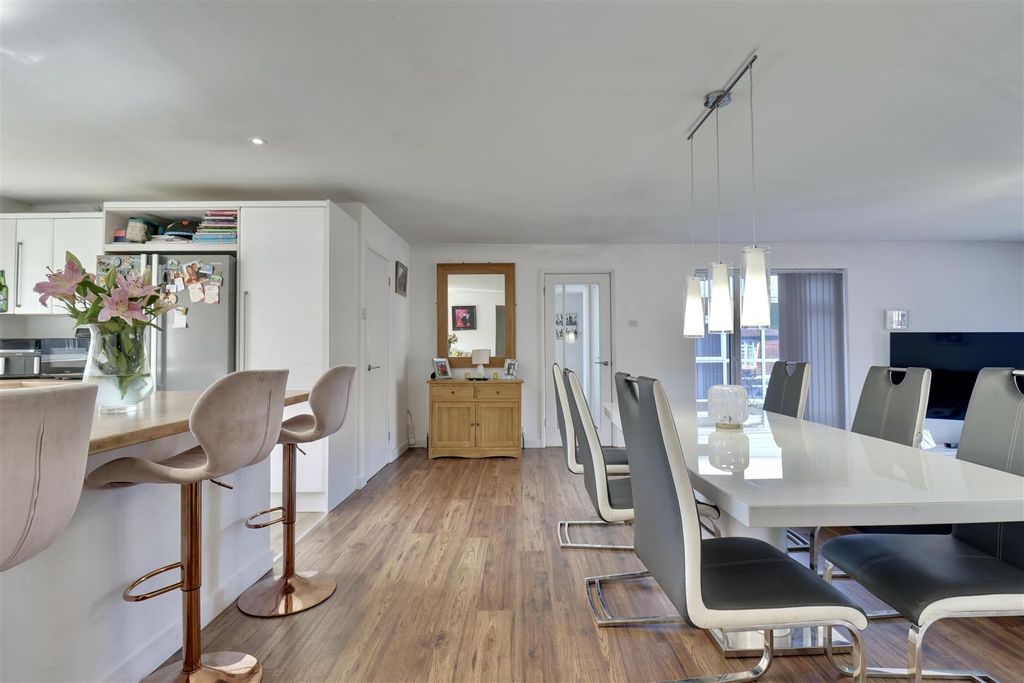 Property photo 3 of 23 124A688B-3D56-469B-Aadf-073E6207De01_1_201_A.Jpeg