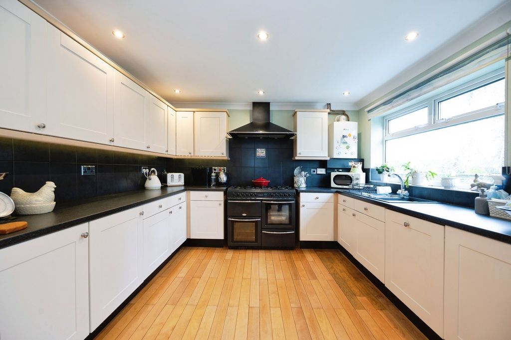 Property photo 2 of 20 Pbox-Img.Jpg