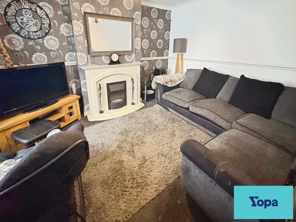 Property photo 3 of 16 Lounge