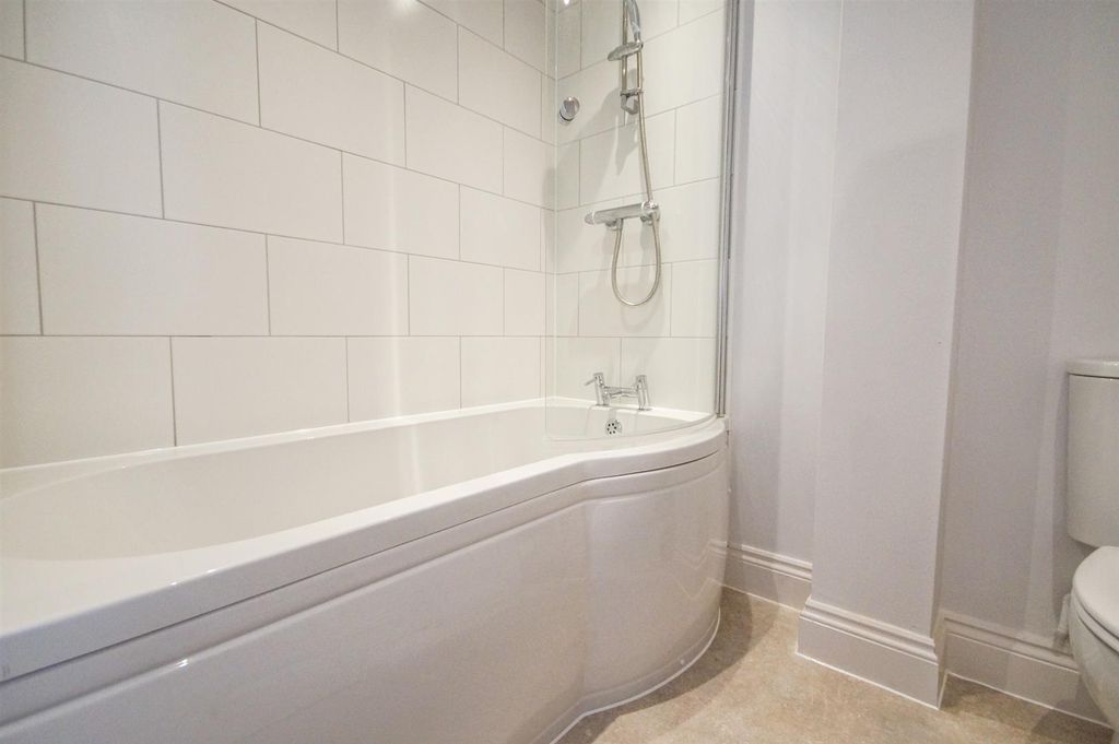 Property photo 2 of 7 Bathroom.Jpg
