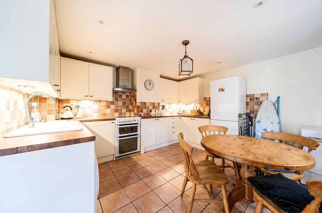 Property photo 3 of 17 Kitchen