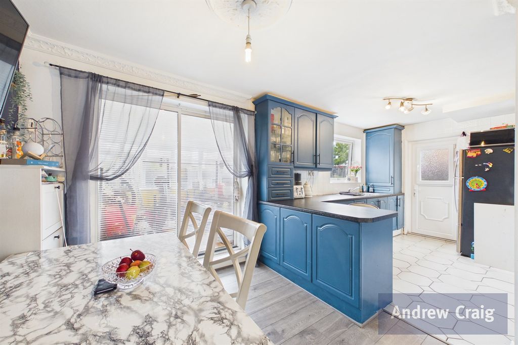 Property photo 3 of 11 Kitchen/Diner