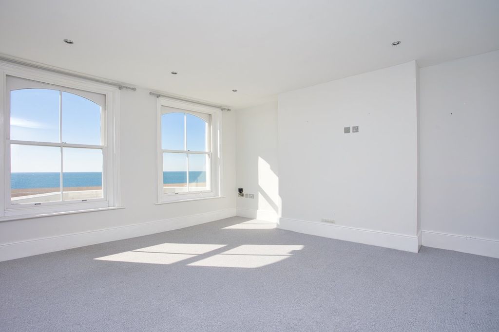 Property photo 3 of 12 Picture No. 27