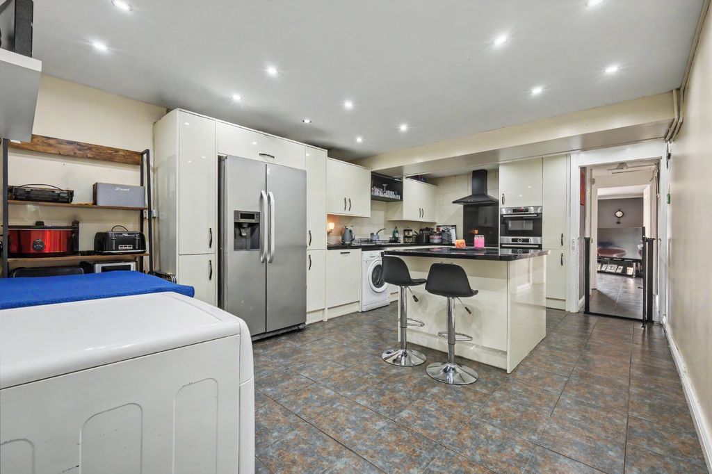 Property photo 2 of 13 5089923
